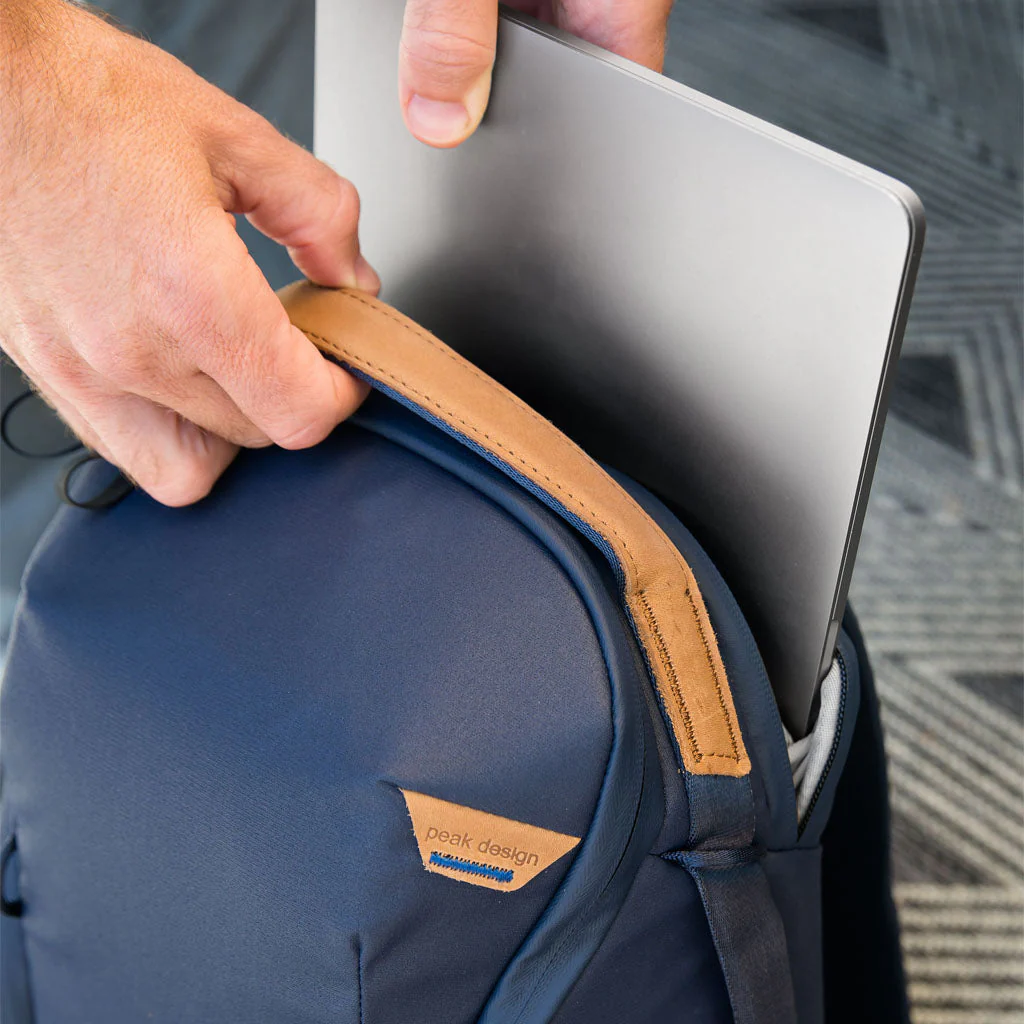 Everyday Backpack Zip | 20L | Midnight | Factory 2nd - Image 8