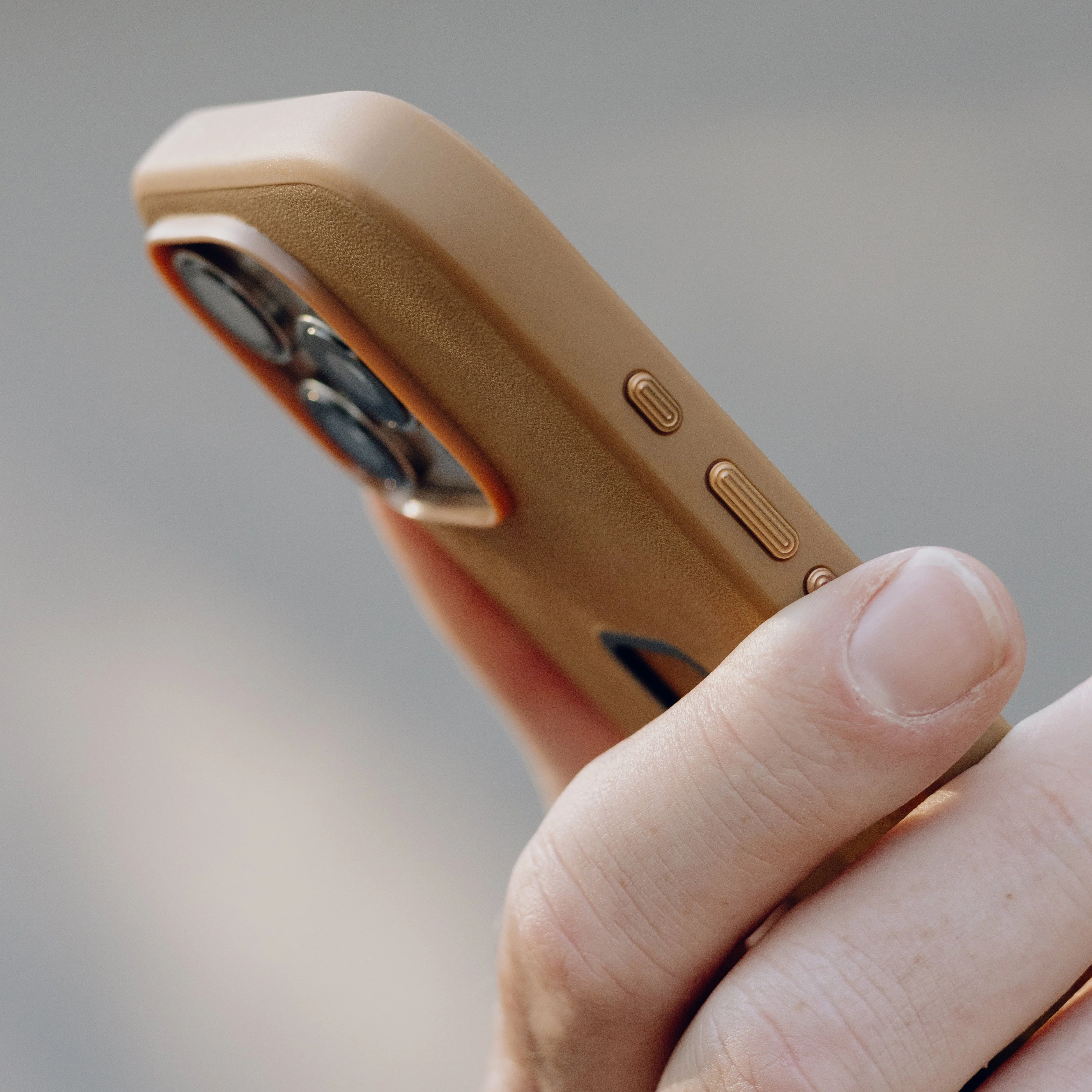 Everyday Clarino Case | iPhone 16 Pro | Tan | PD Certified - Image 4